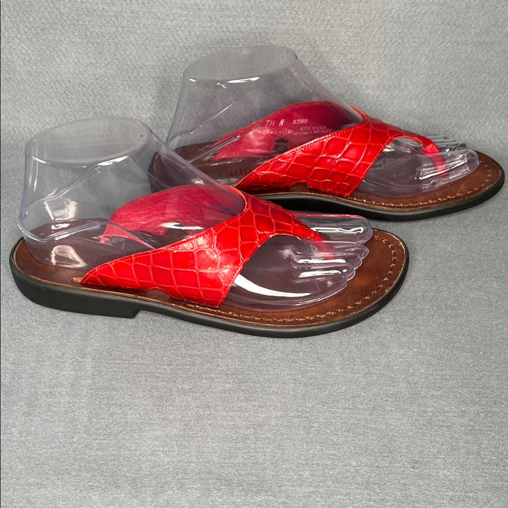Munro sandals with red patent alligator texture straps. Sz 7.5 narrow